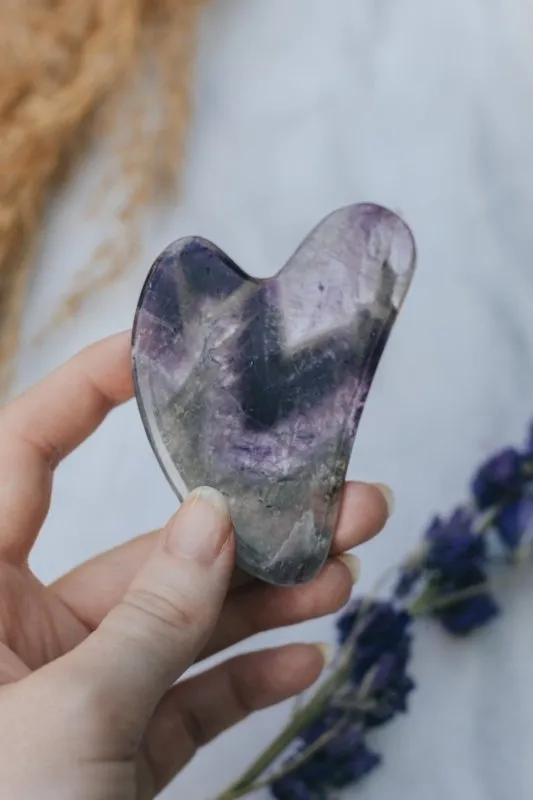 Xander Kostroma Amethyst Crystal Gua Sha with Black Skull Pouch – 8.5 cm Facial Massage Tool for Lymphatic Drainage, Anti-Aging & Glowing Skin | Natural Amethyst for Stress Relief, Skin Contouring & Wrinkle Reduction