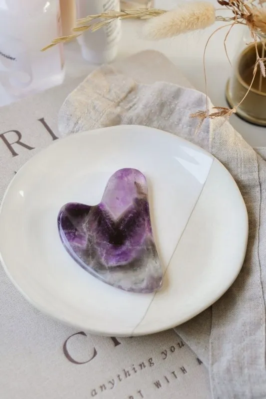 Xander Kostroma Amethyst Crystal Gua Sha with Black Skull Pouch – 8.5 cm Facial Massage Tool for Lymphatic Drainage, Anti-Aging & Glowing Skin | Natural Amethyst for Stress Relief, Skin Contouring & Wrinkle Reduction