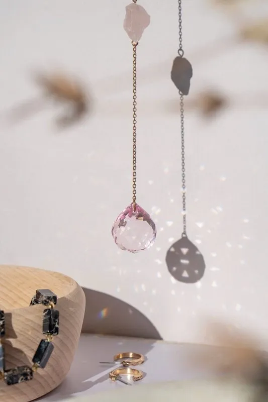 Xander Kostroma Raw Rose Quartz Crystal Window Suncatcher – 8.5 cm Natural Rose Quartz Hanging Crystal for Positive Energy, Emotional Healing, & Feng Shui | Ideal Gift for Spiritual Wellness & Home Décor